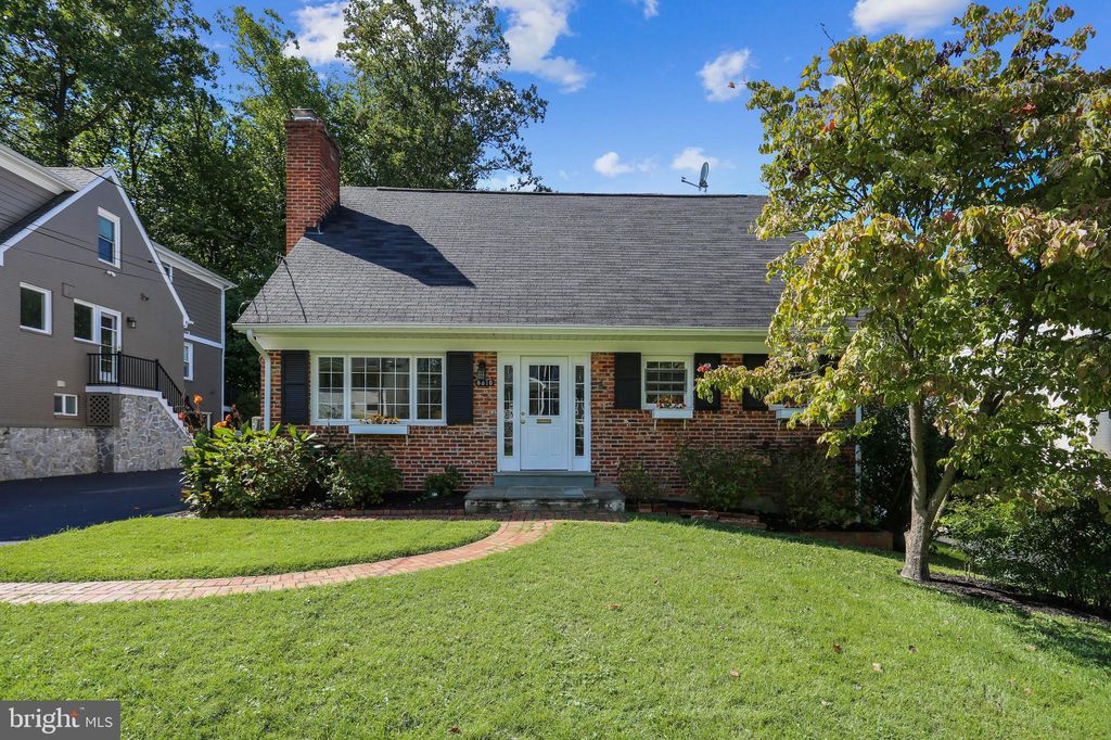 8810 Melwood Rd, Bethesda, MD 20817