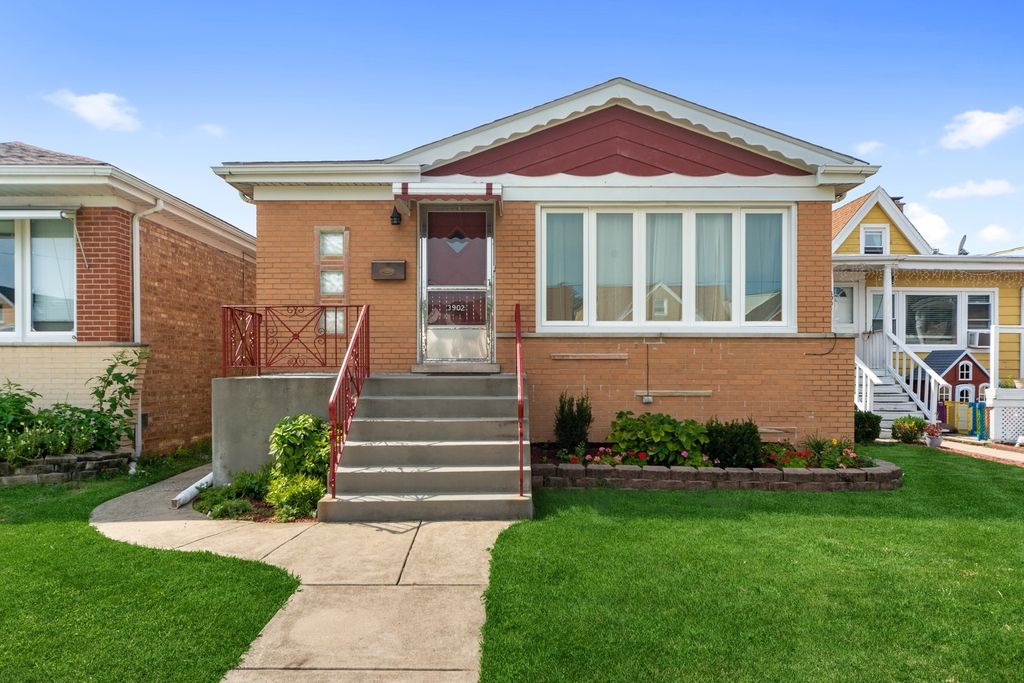 3902 N Oriole Ave, Chicago, IL 60634