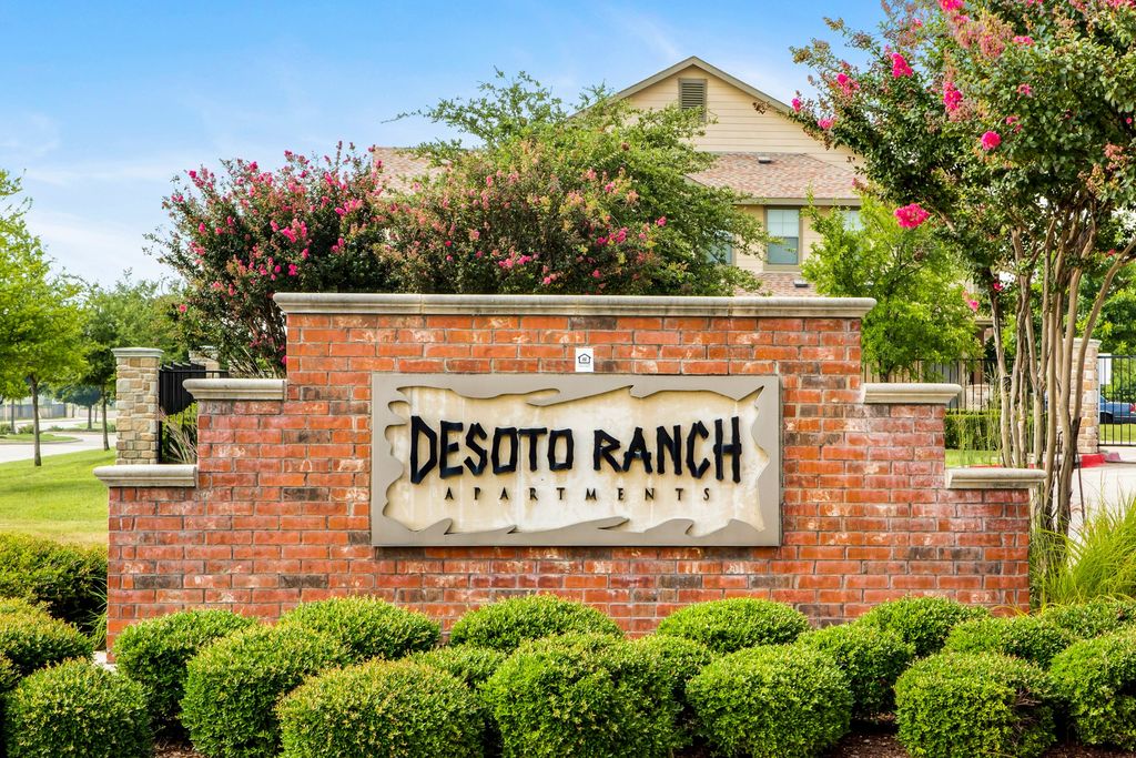 801 S Polk St, Desoto, TX 75115