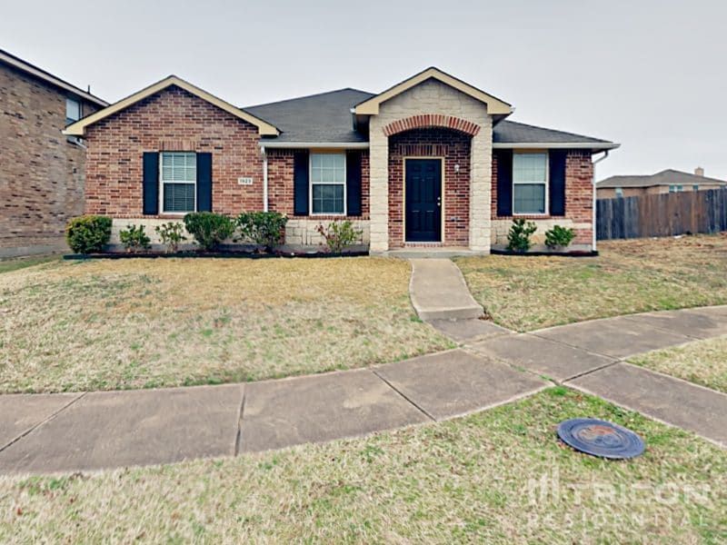 1923 Tulia St, Lancaster, TX 75146