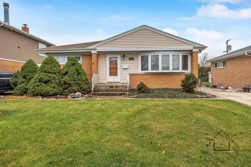 4616 Kolze Ave, Schiller Park, IL 60176