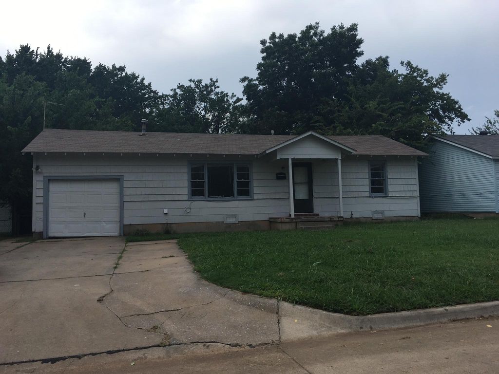 1113 Holly Ln, Midwest City, OK 73110