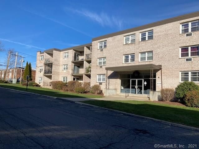 300 Meadowside Rd #205, Milford, CT 06460