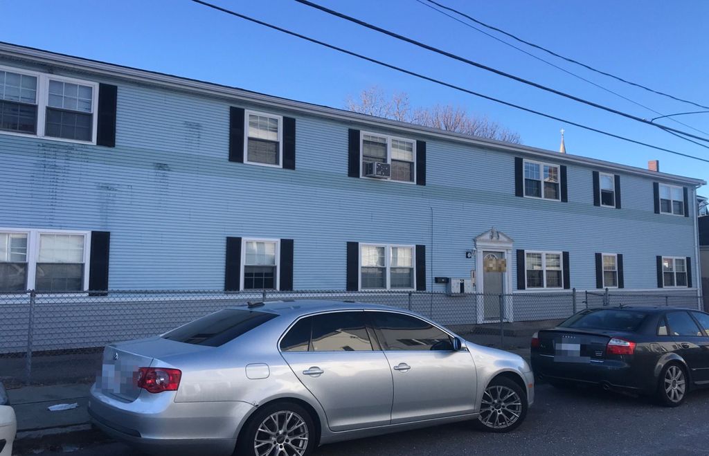 375 3rd St #4, Fall River, MA 02721