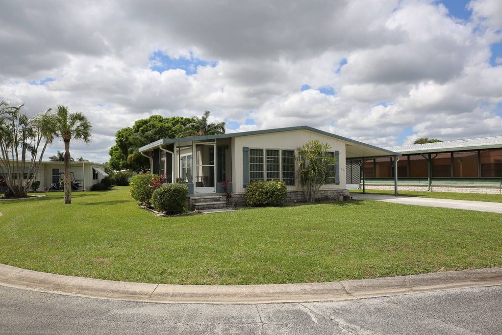 8775 20th St #321, Vero Beach, FL 32966