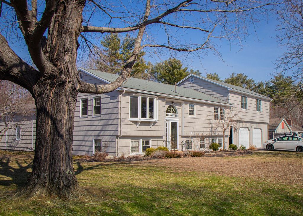 12 Country Charm Road, Cumberland, ME 04021