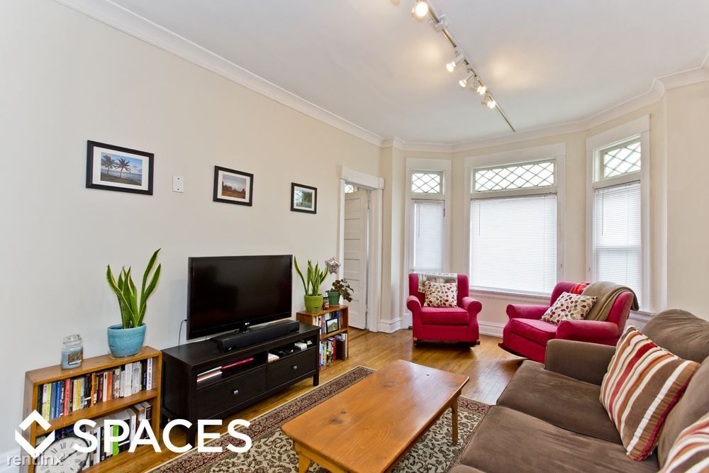 3716 N Wayne Ave #2, Chicago, IL 60613