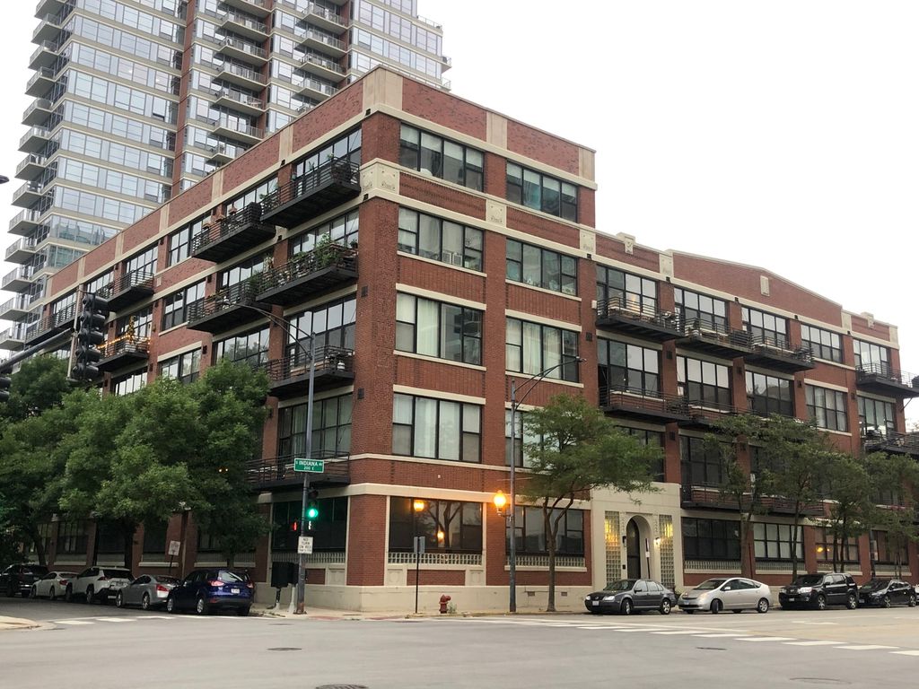 1601 S Indiana Ave #302, Chicago, IL 60616
