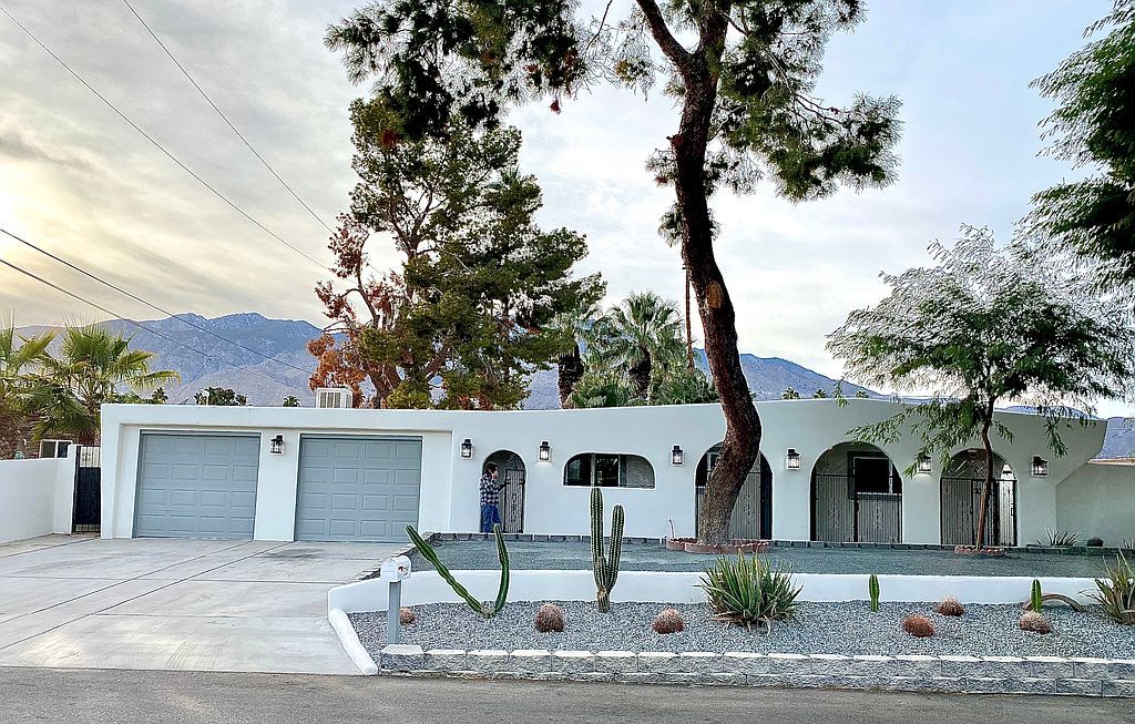 725 S  California Ave, Palm Springs, CA 92264