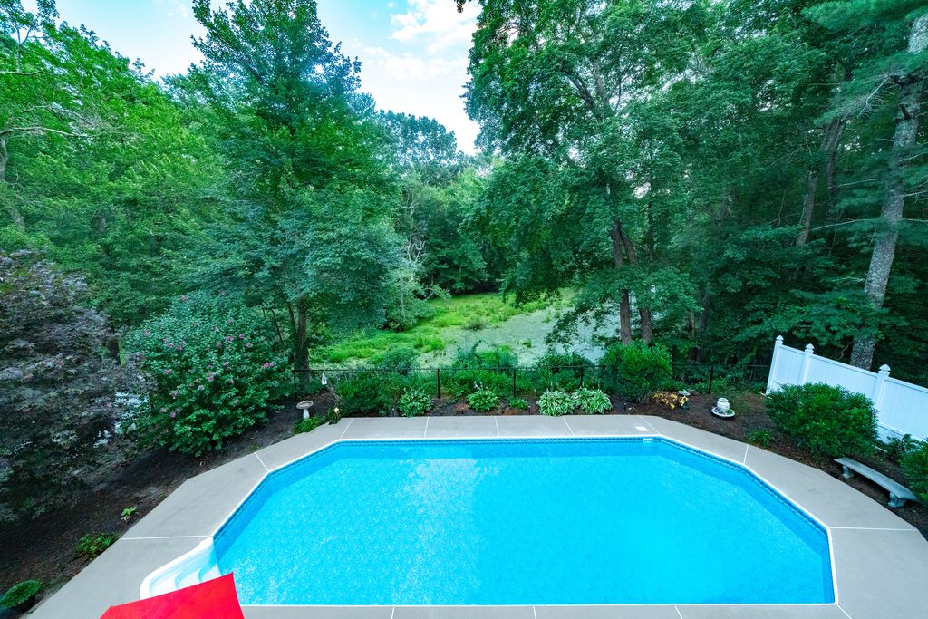 409 Chandler St, Duxbury, MA - 5 Bed, 3 Bath Single-Family Home - 5