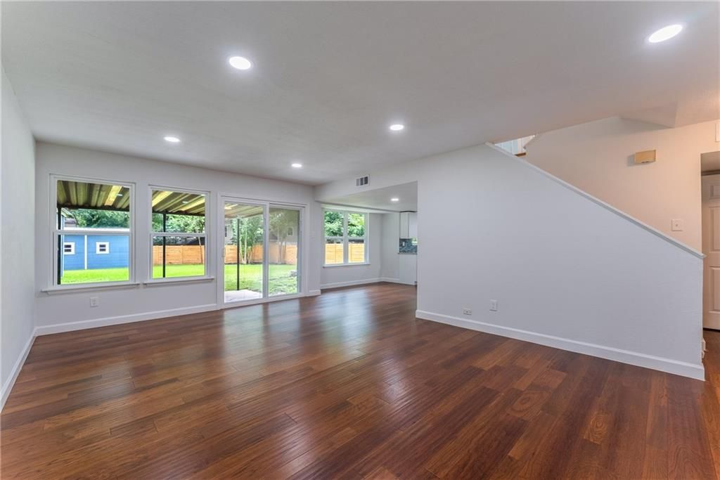 215 Loganberry Ct, Austin, TX 78745