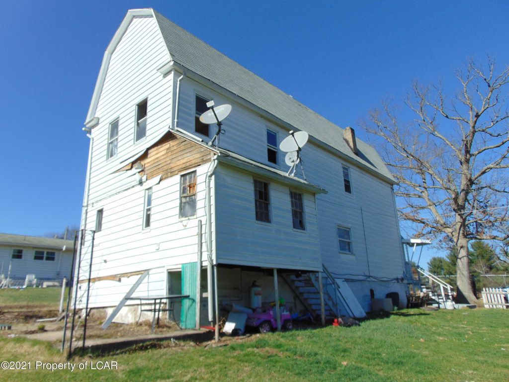 201 Grove St, Hanover Township, PA 18706 4 Bed, 1 Bath SingleFamily