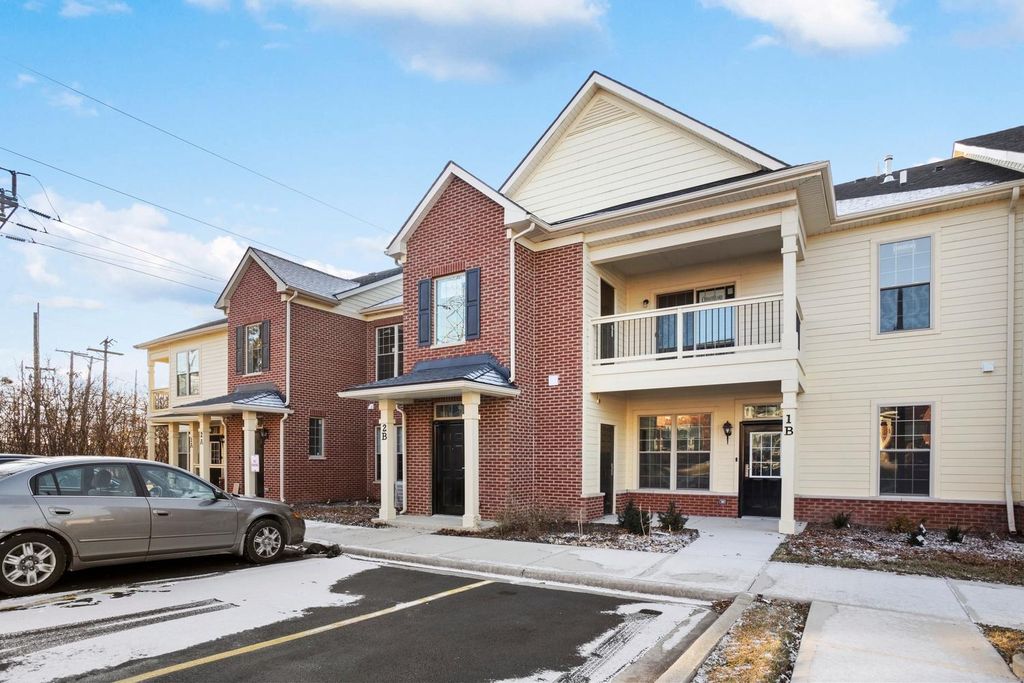1044 Swift Rd #2E, Lombard, IL 60148