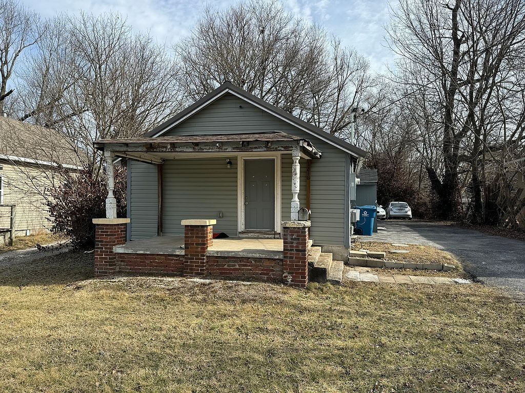 1216 N  West Ave, Springfield, MO 65802