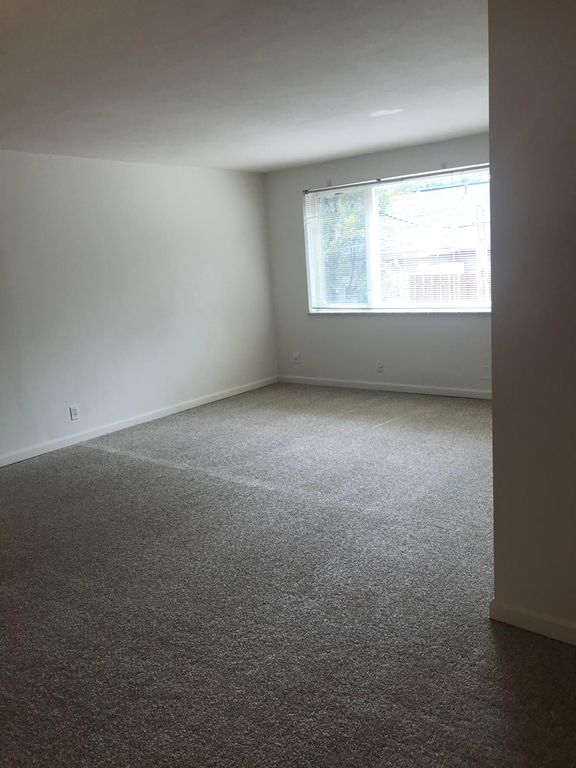 9030 Eager Rd #1A, Saint Louis, MO 63144