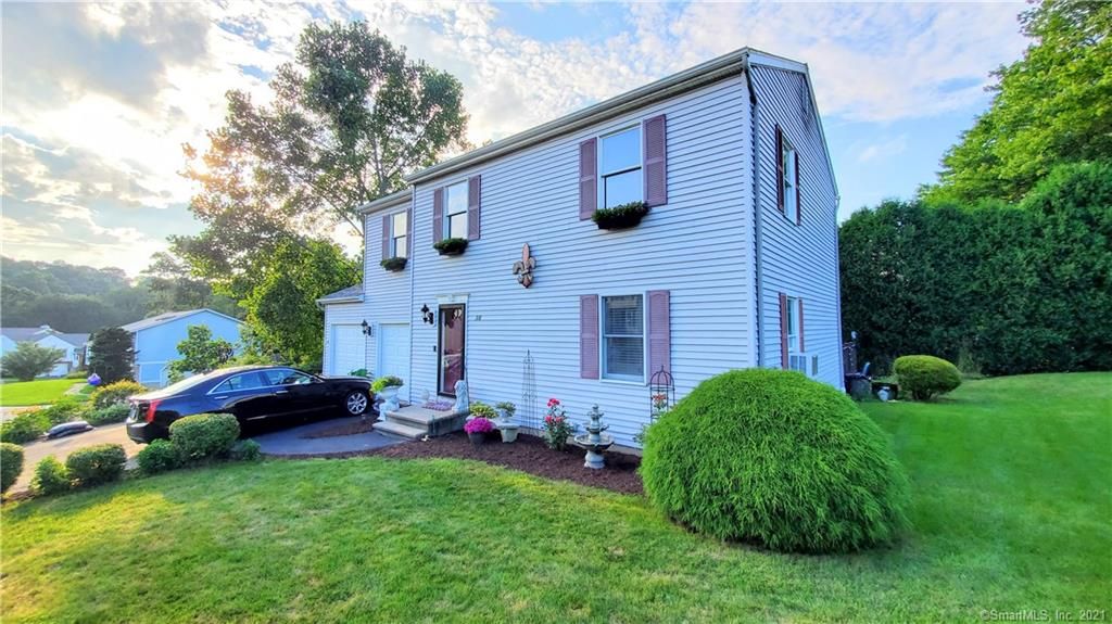 318 White Birch Dr, Waterbury, CT 06708