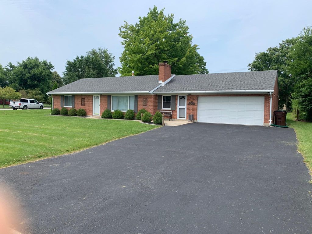 915 Taywood Rd, Englewood, OH 45322