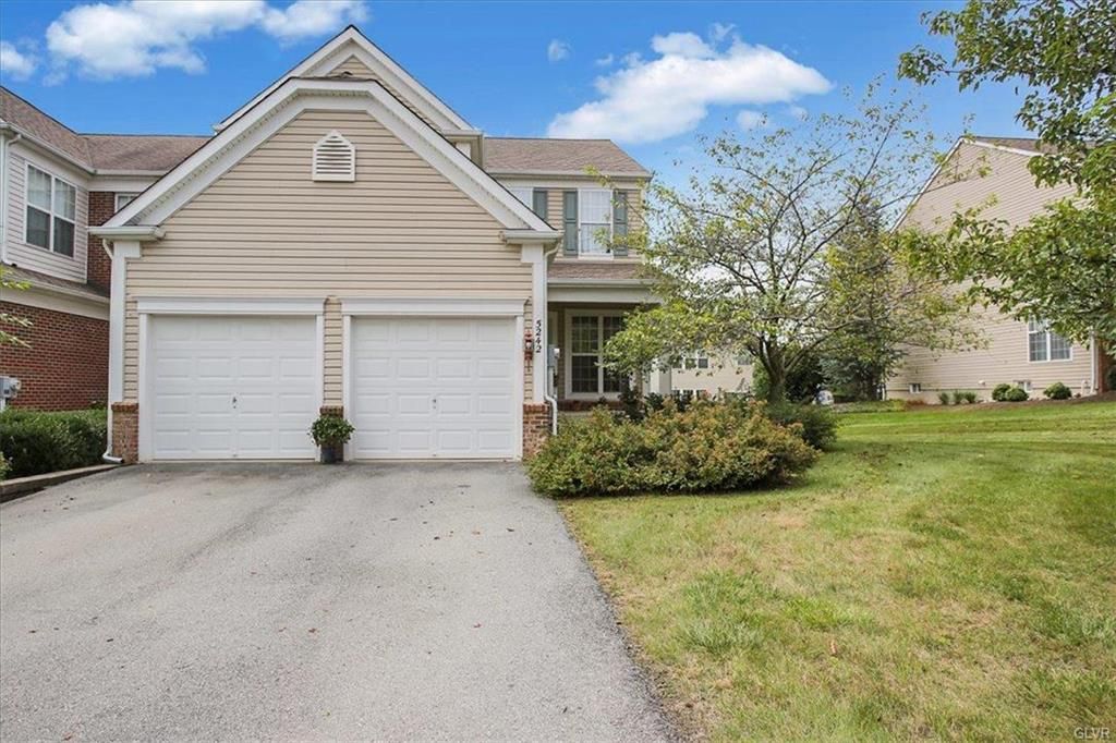 5242 Blue Sky Dr, Orefield, PA 18069