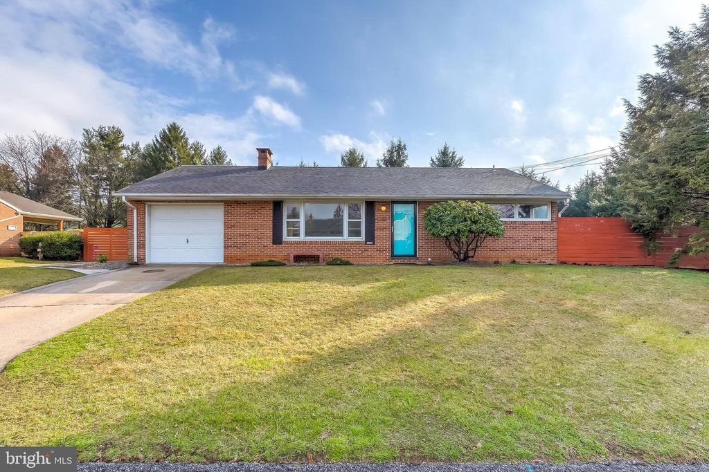 120 Skyview Dr, York, PA 17406