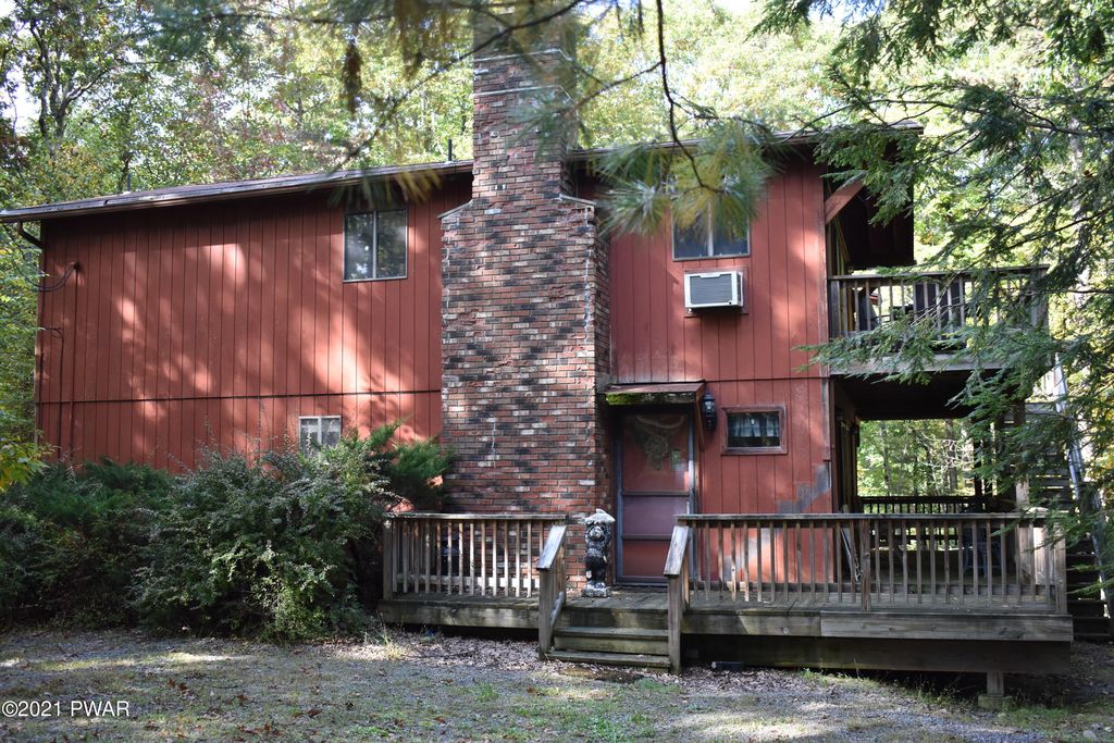 122 Maple Ridge Dr, Lords Valley, PA 18428