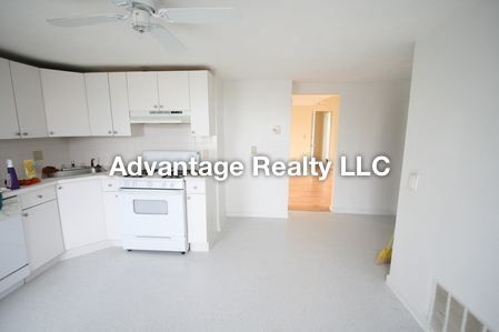 292 McGrath Hwy #1, Somerville, MA 02143