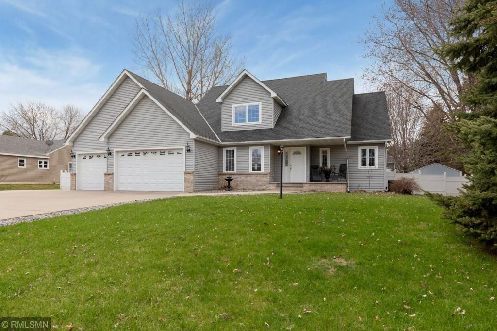 8232 Neal Ave N, Stillwater, MN 55082