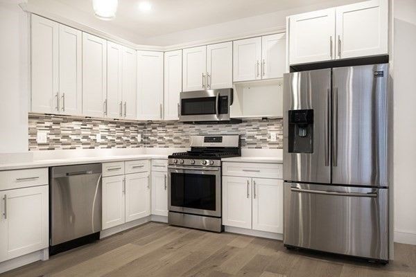 17 Kearney Sq #205, Lowell, MA 01852