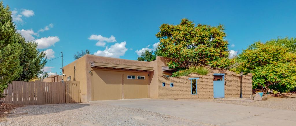 5817 Western Trl NW, Albuquerque, NM 87120