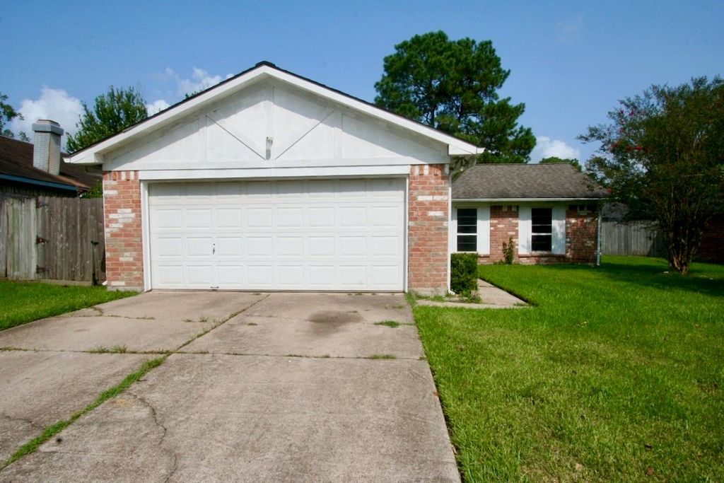 20117 Misty Pines Dr, Humble, TX 77346