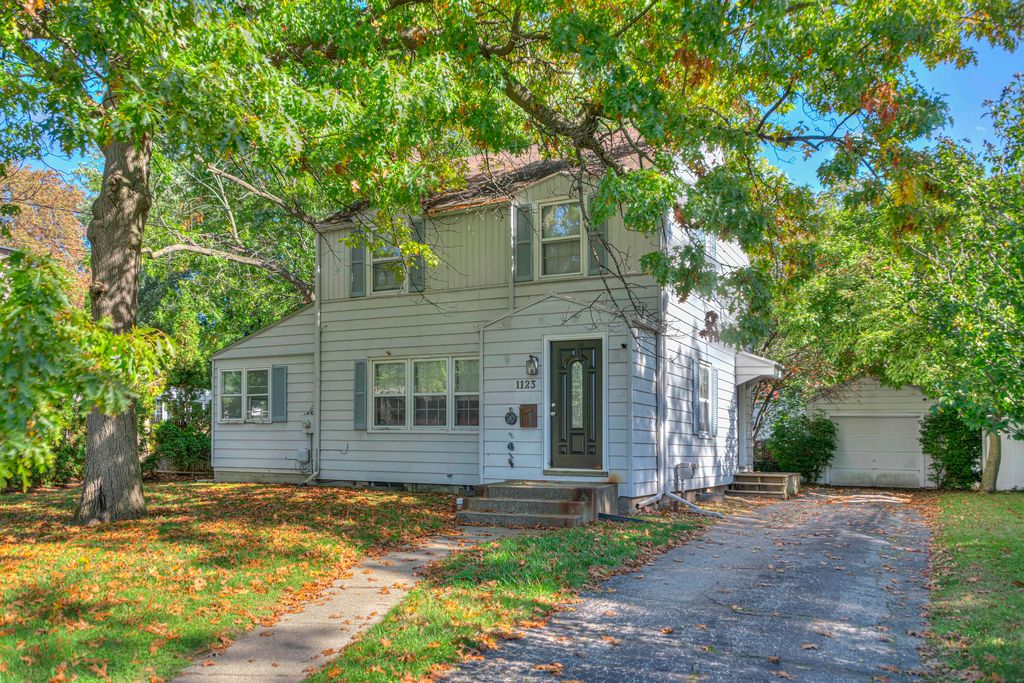 1123 S Bowen St, Jackson, MI 49203