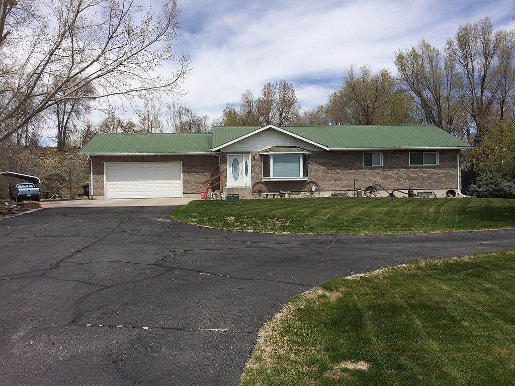 1540 Riverview Rd, Riverton, WY 4 Bed, 3 Bath Single