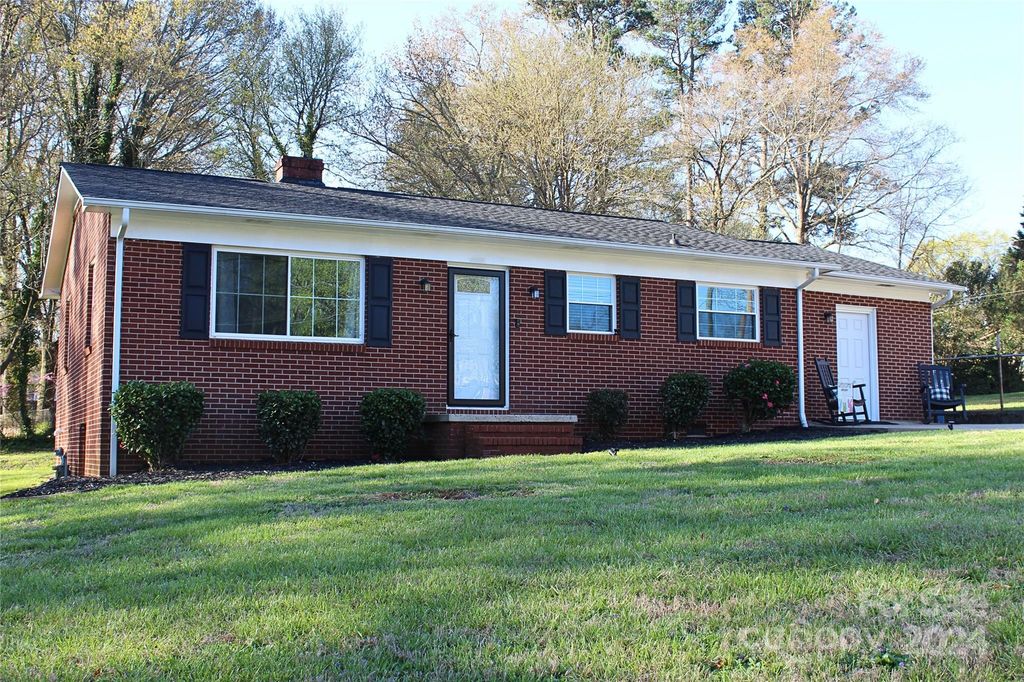 3115 6th Ave SW, Hickory, NC 28602