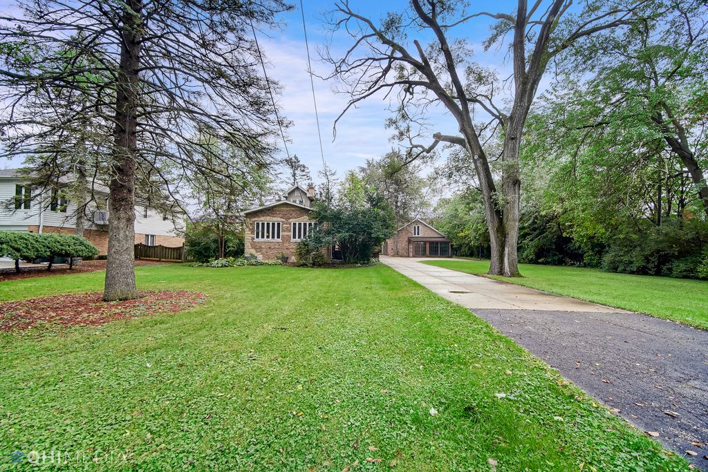 415 W Willow Rd, Prospect Heights, IL 60070