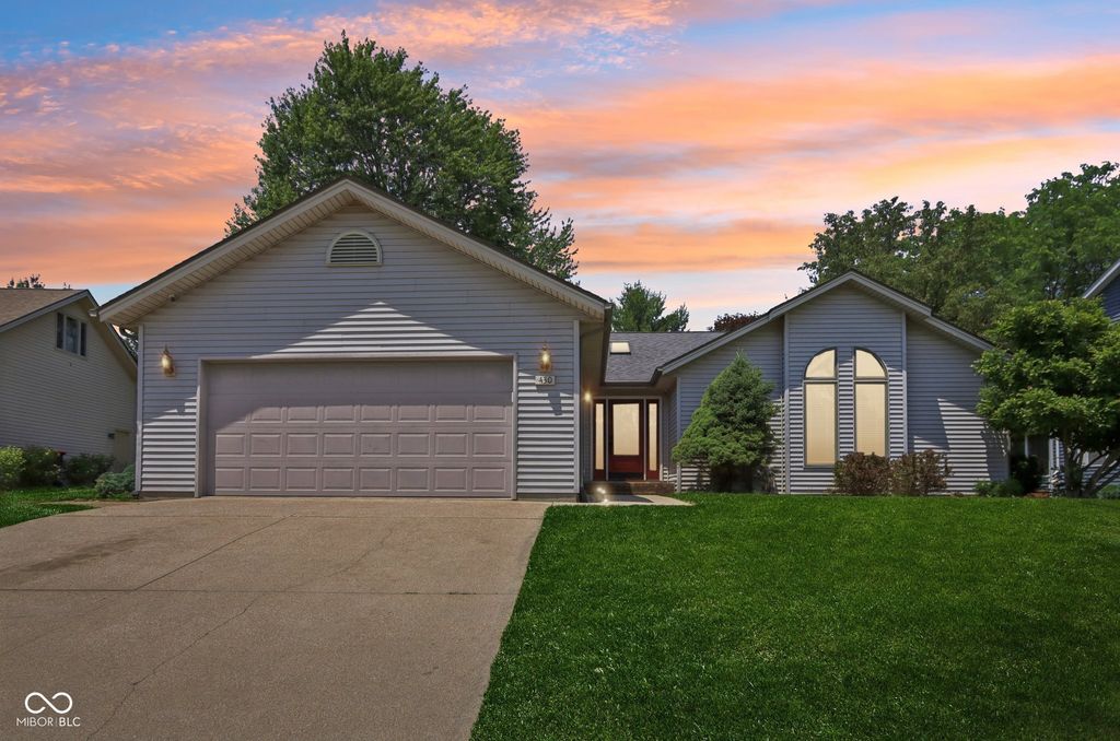430 Oakbrook Dr, Columbus, IN 47201