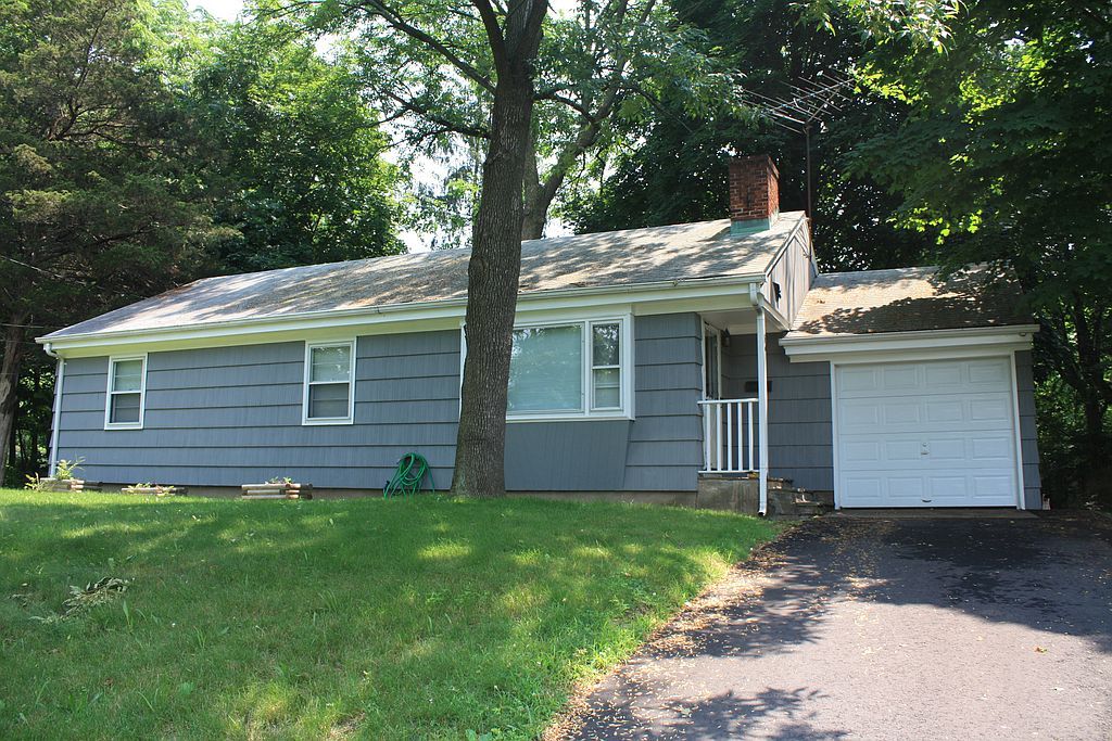 54 Sunfield Ln, Fairfield, CT 06824