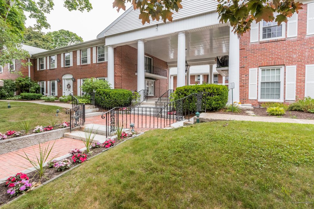 175 Pine St #2M, Portland, ME 04102