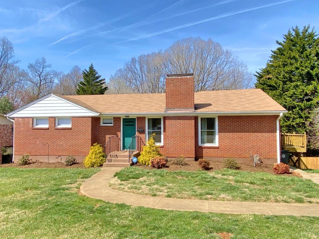 2215 Mimosa Dr, Lynchburg, VA 24503