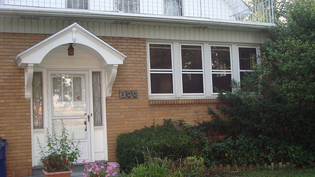 300 Windermere Blvd, Amherst, NY 14226