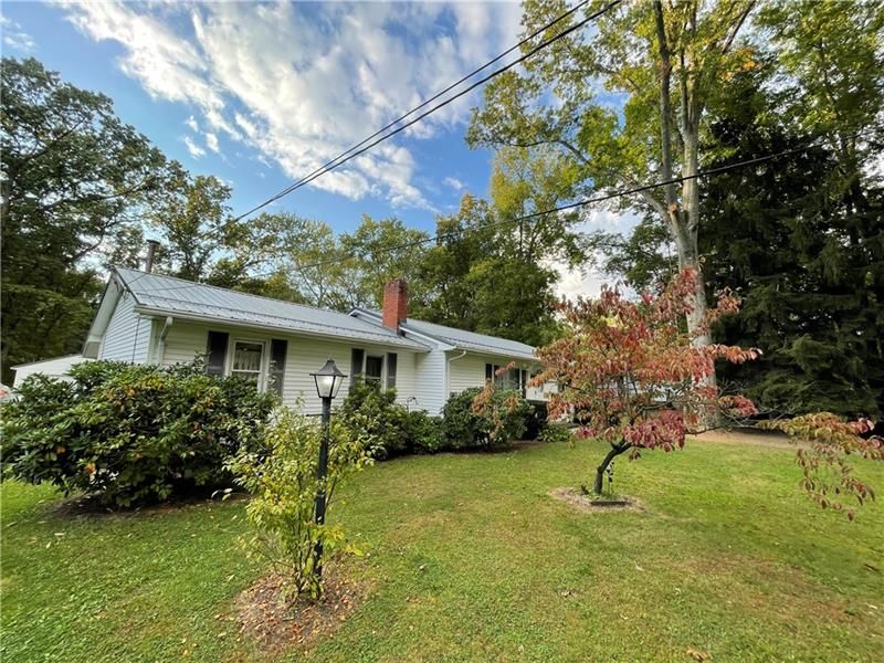 4569 Seneca Rd, Sharpsville, PA 16150