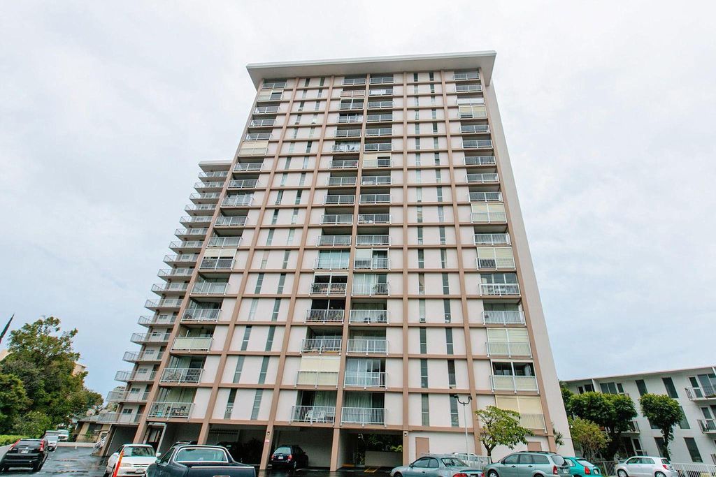 1617 Keeaumoku St #1202, Honolulu, HI 96822