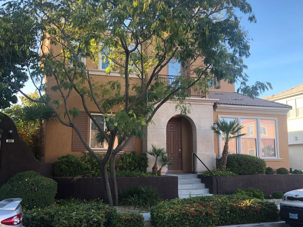 2197 Silvered Bark Dr, Las Vegas, NV 89135