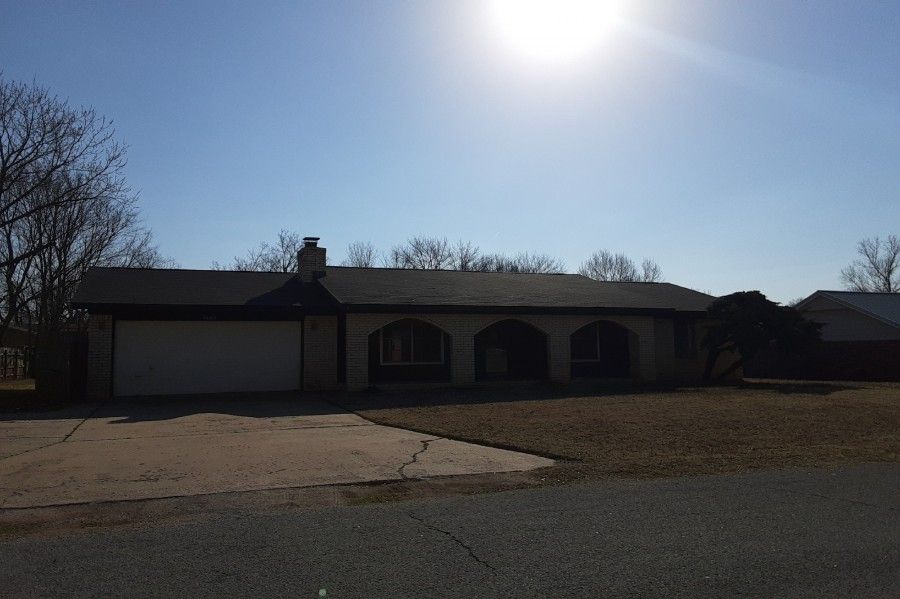 1605 S Ledbetter Dr W, Sand Springs, OK 3 Bed, 2 Bath SingleFamily