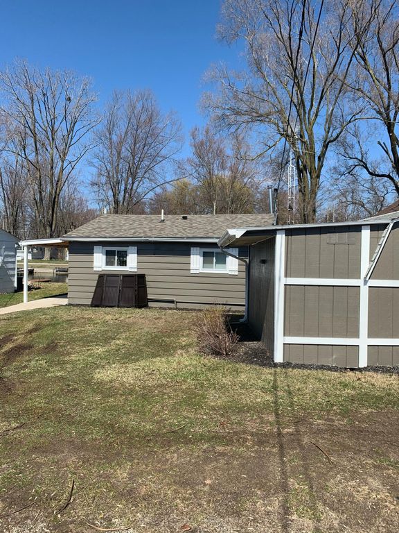 264 Paradise Island Dr, Coldwater, MI 49036