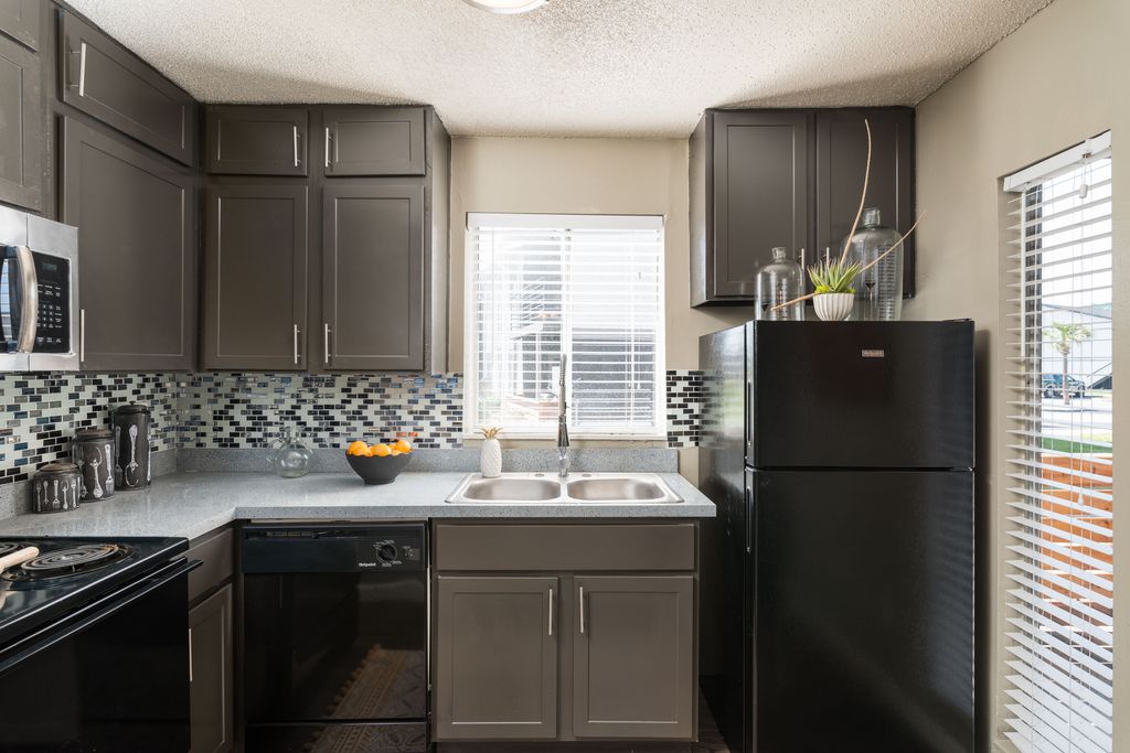 401 Century 21 Dr, Jacksonville, FL 32216