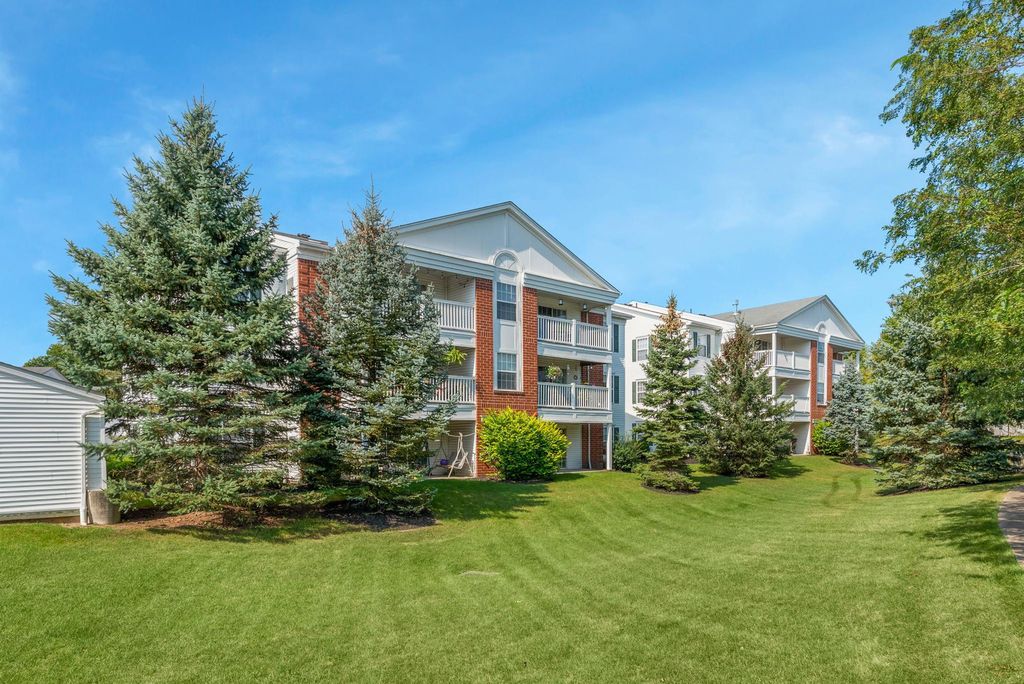 3710 Edgebrooke Dr, Brunswick, OH 44212