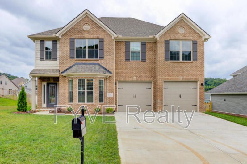 2009 Creekside Manor Ln, Knoxville, TN 37932
