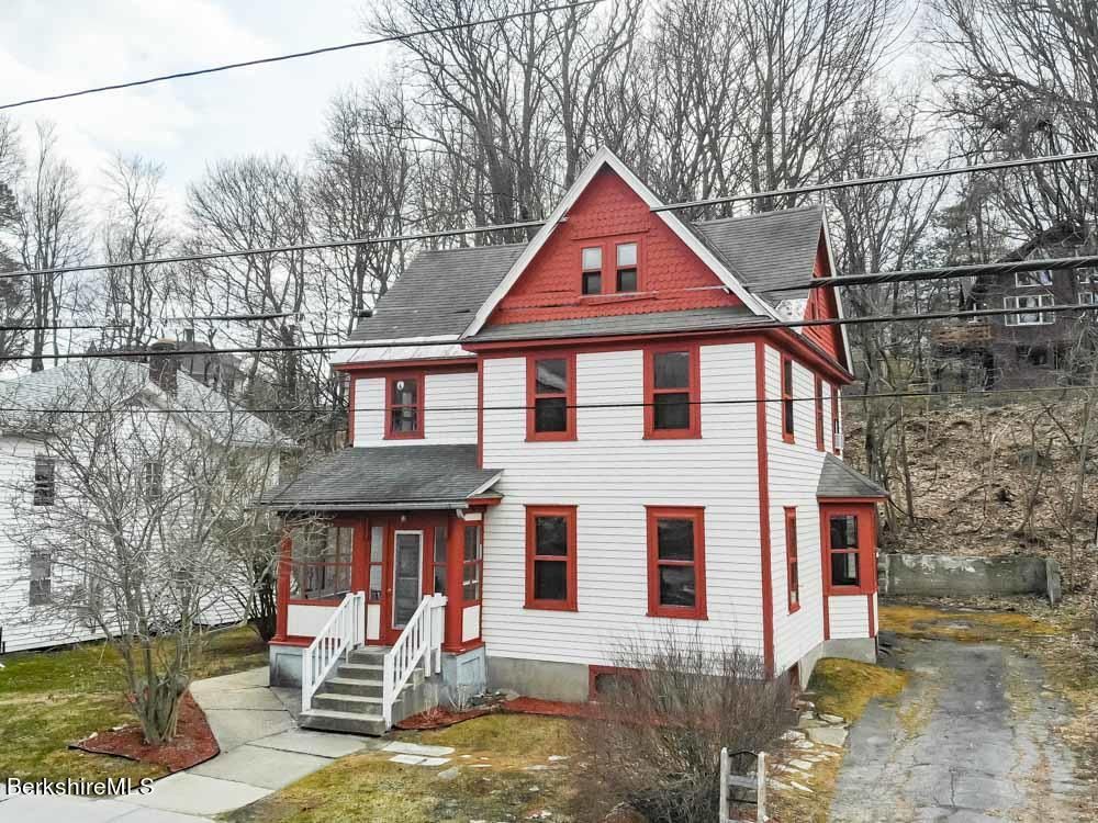 208 Pleasant St, Housatonic, MA 01236