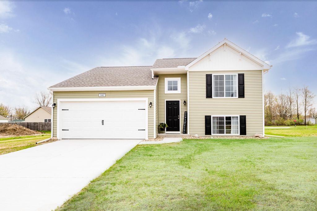 3987 Sumner Dr, Watervliet, MI 49098