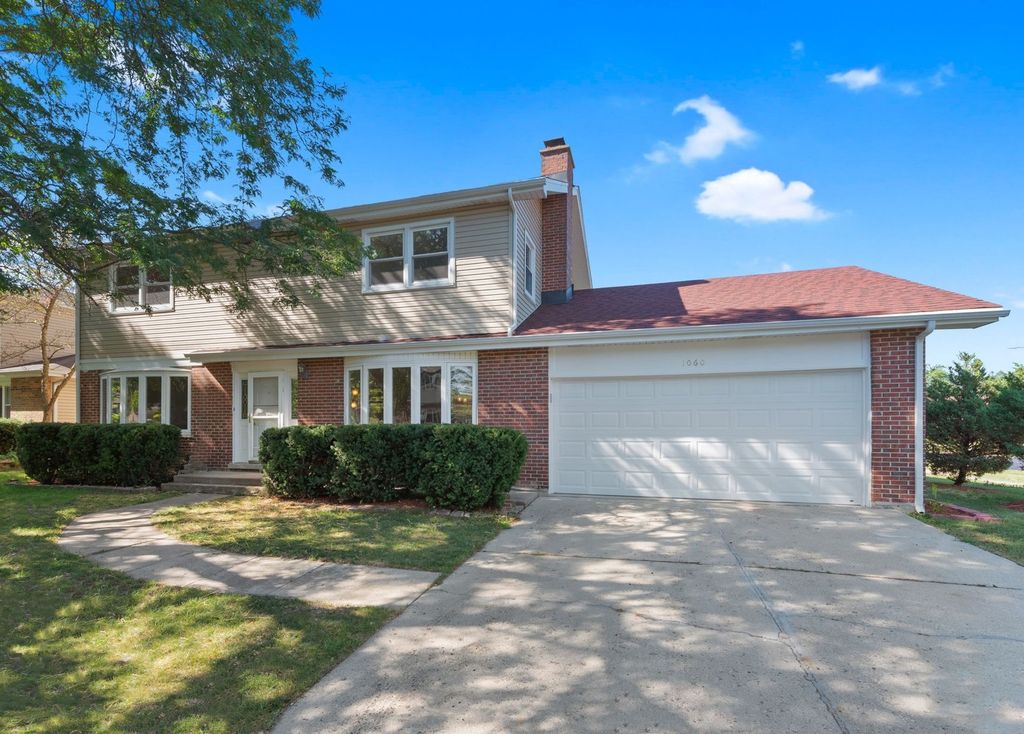1060 Dogwood Ct, Lake Zurich, IL 60047