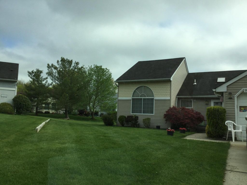 590A Madison Dr, Monroe Township, NJ 08831